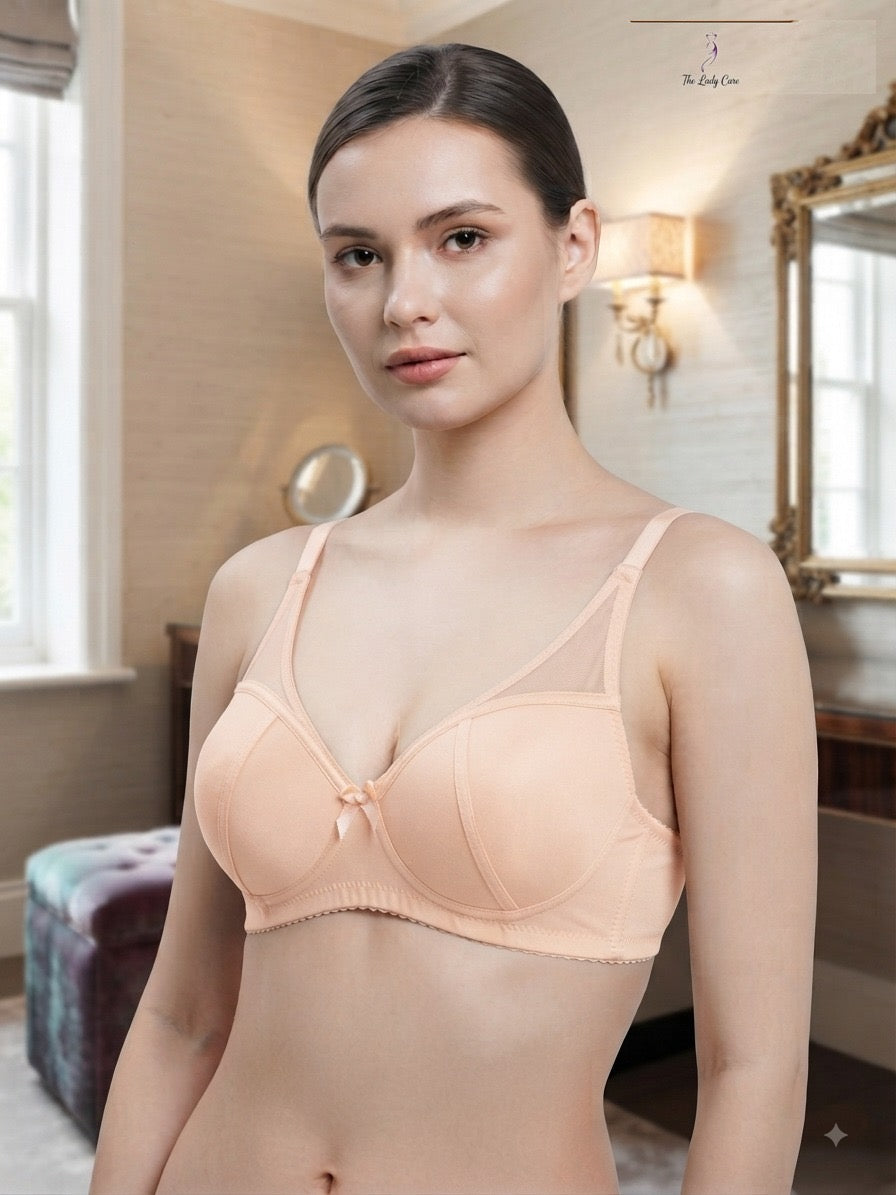 Full-Coverage Everyday Bra
Multi-section panel construction for enhanced support and
natural shaping.
Neckline Detail: Sheer mesh fabric paneling along the upper cup edge for a breathable, elegant look.