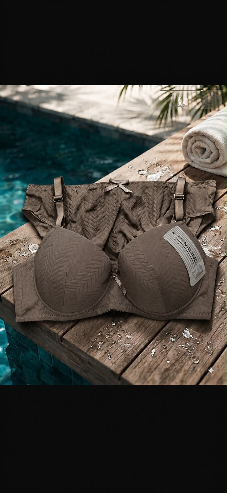Upgrade your lingerie collection with this super comfortable and stylish textured set. Crafted with a delicate chevron design and seamless molded cups, it offers gentle support and a smooth fit under any
