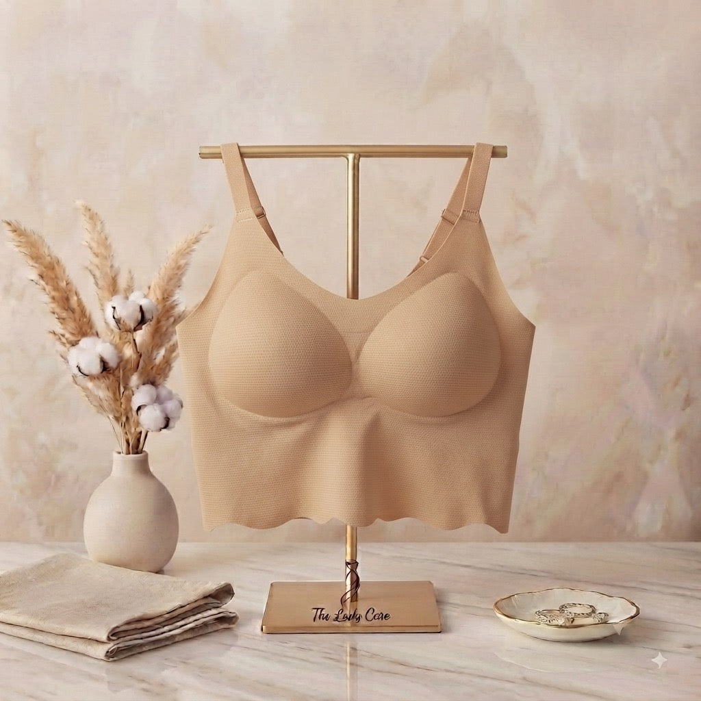 Smooth Front: Molded cups create a natural silhouette and a
smooth finish under any outfit.