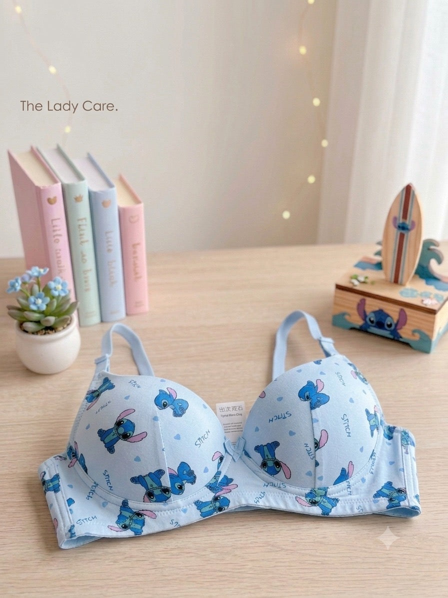 Featuring everyone's favorite mischievous alien, Stitch, complemented by sweet pastel pink hearts.
Treat yourself to a blend of ultimate comfort and cute style
