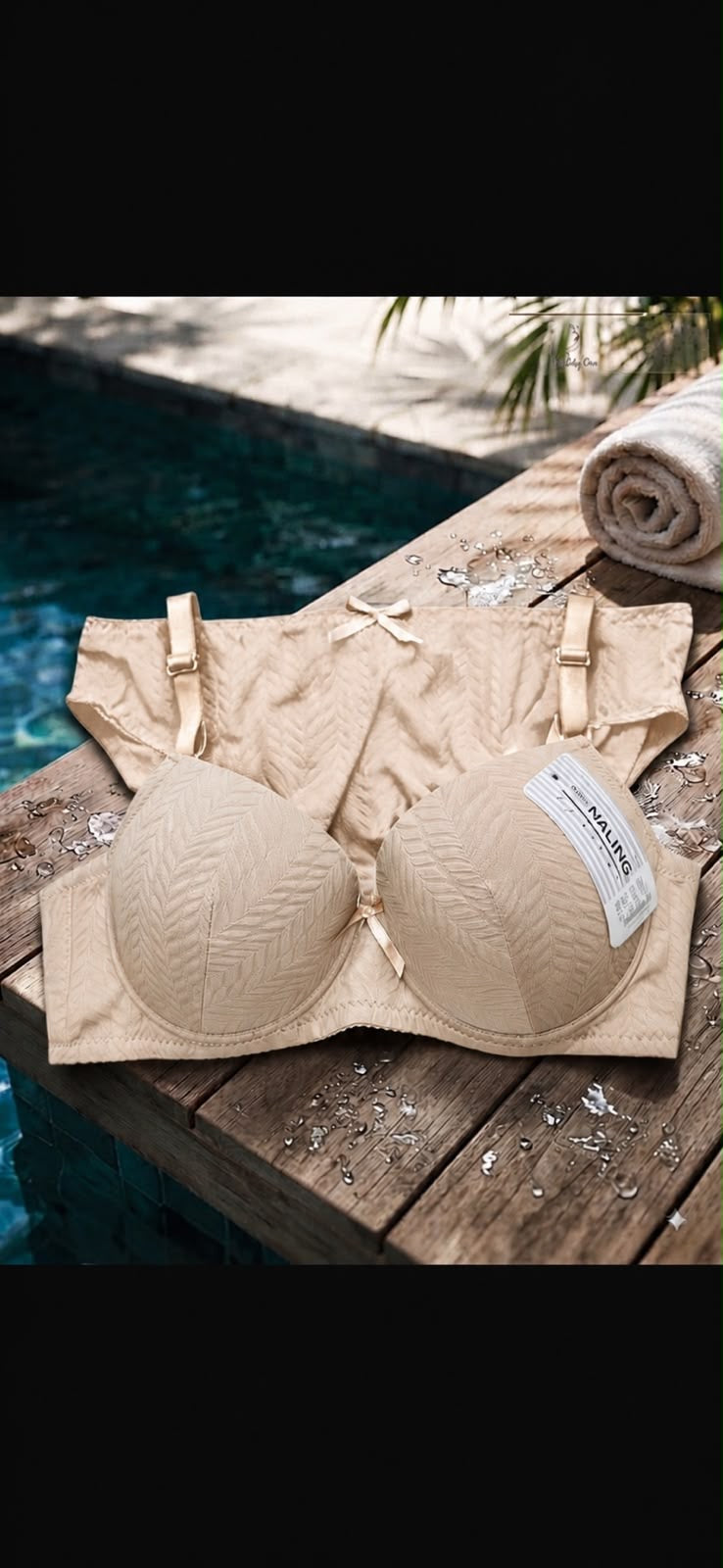 Upgrade your lingerie collection with this super comfortable and stylish textured set. Crafted with a delicate chevron design and seamless molded cups, it offers gentle support and a smooth fit under any